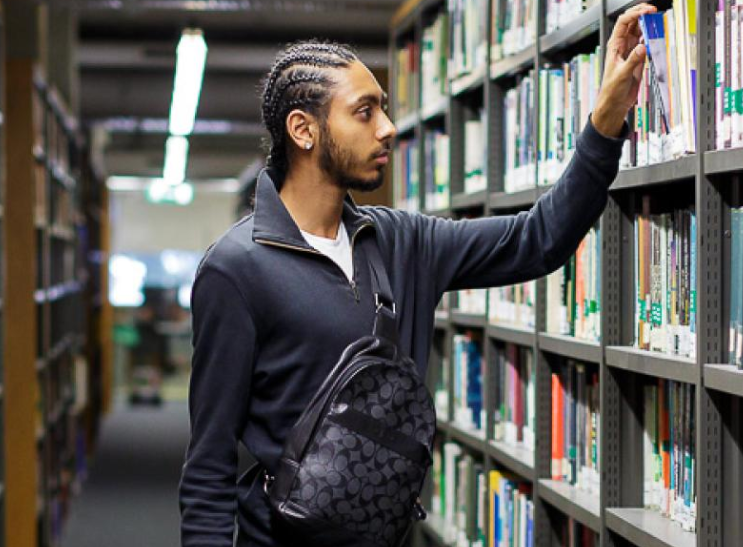 SOAS Teaching Scholarships 2026/27 (Fully Funded PhD) – £20,622 Stipend + Full Tuition